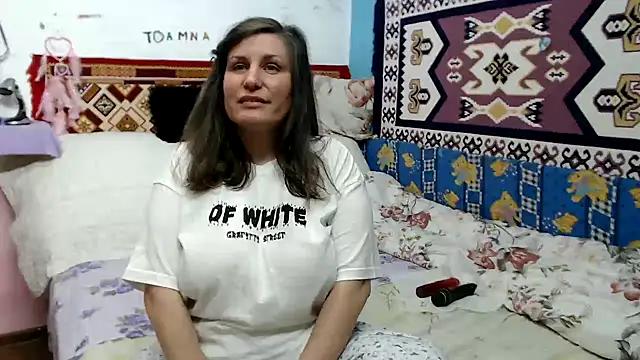 Adelinemilf online show from March 25, 12:30 pm