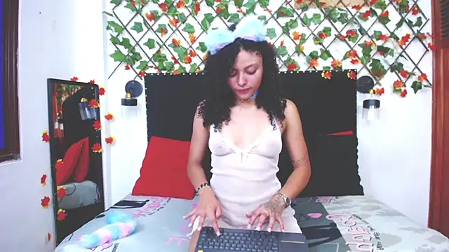 vsamanthaper1 online show from March 2, 7:42 pm