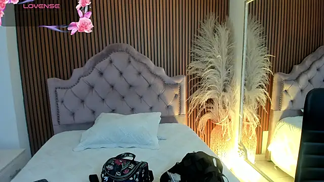 Violett hott  online show from April 24, 12:52 pm