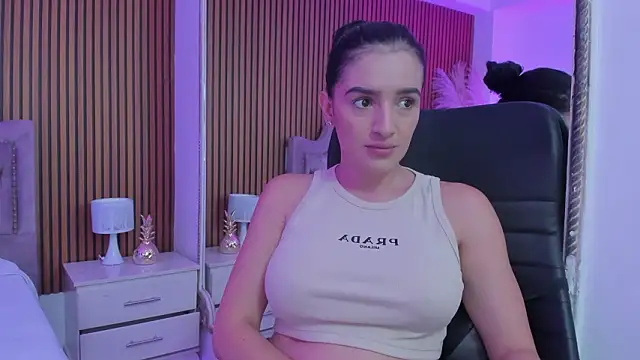 Violett hott  online show from March 21, 12:43 pm