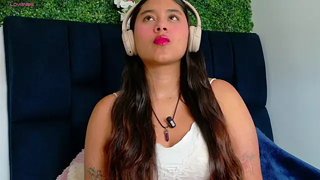 AnnaSmiles online show from April 27, 8:39 pm