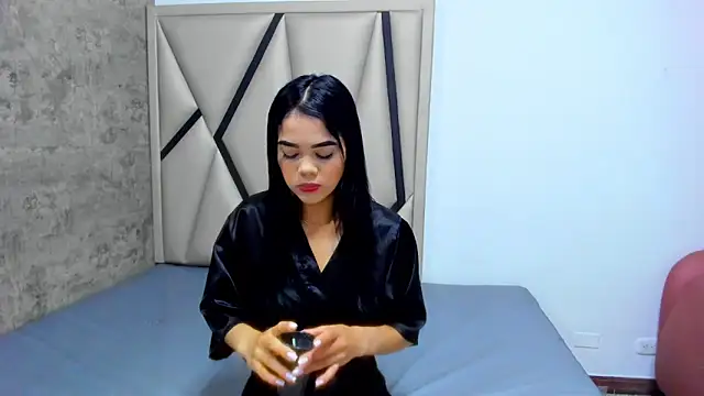 Luna  02 online show from April 21, 12:12 pm