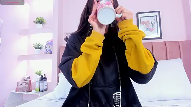 Katteyes   online show from March 27, 1:12 pm