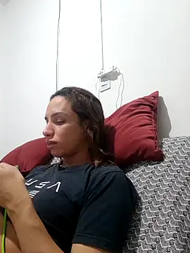 ofjuliaa online show from April 7, 2:02 am