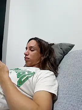 ofjuliaa online show from April 25, 4:26 am