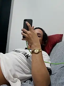 ofjuliaa online show from April 20, 11:30 pm