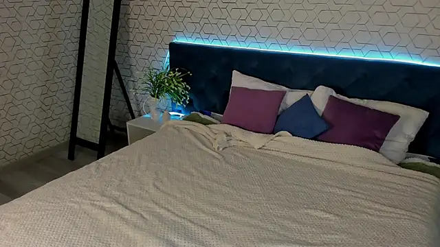 desiree doll online show from March 11, 1:10 am