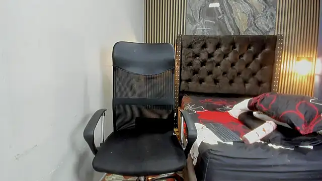 kiana barlow online show from January 10, 7:24 am