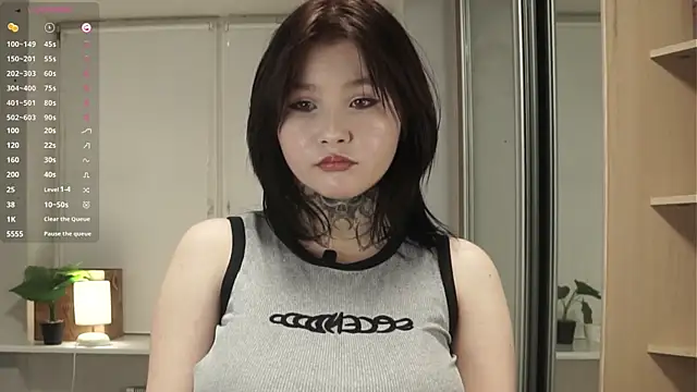 LynLainson online show from January 16, 6:26 pm