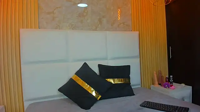 GraceAlexa12 online show from April 23, 2:41 pm