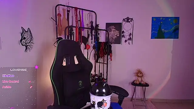 ariannaconnor  online show from April 21, 4:03 pm