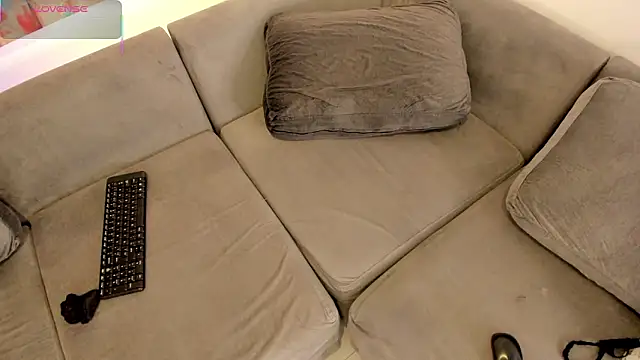 ailann  online show from February 6, 8:01 pm