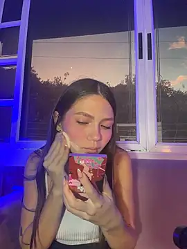 EmmaJhoons online show from January 17, 11:40 am