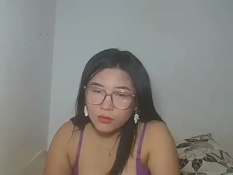 Zyeiii online show from July 31, 6:31 pm