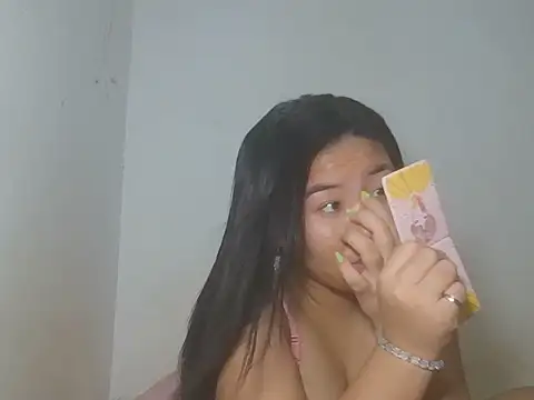Zyeiii online show from August 2, 6:33 pm