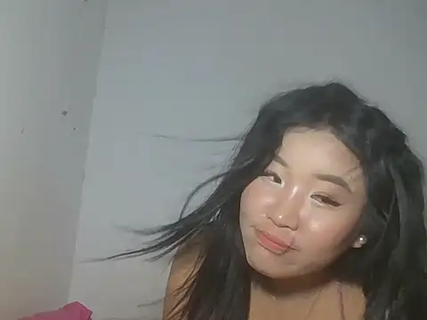 Zyeiii online show from June 7, 6:04 pm