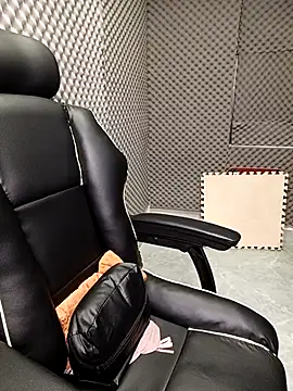 Shiny 68 online show from April 24, 1:30 am