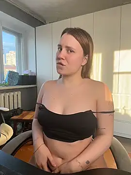 AnnaSeint online show from April 12, 1:58 pm