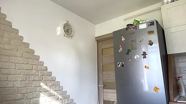 ElsieKuhlmann online show from April 18, 2:08 pm