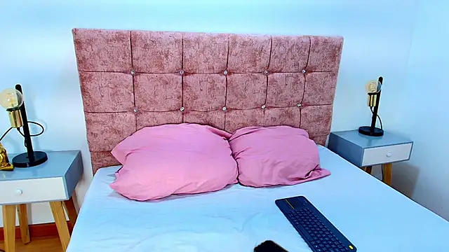 Veronica Wins  online show from January 11, 7:08 pm