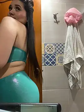 Veronica Wins  online show from April 26, 11:35 pm