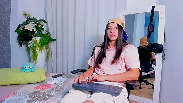 ViictoriiaSaenz online show from April 24, 4:15 am