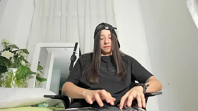 ViictoriiaSaenz online show from April 27, 5:04 am