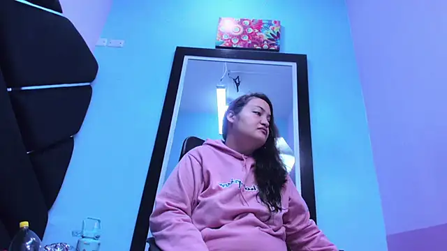 MiaRouss69 online show from April 19, 11:40 pm