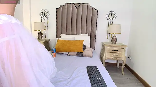 kimberly colle7 online show from April 22, 3:03 am