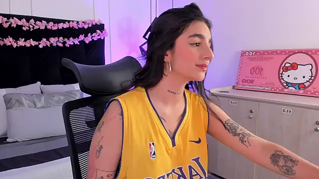 Abriil cutee online show from April 5, 2:05 pm