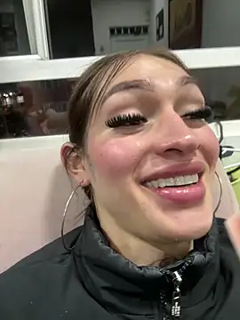 lizz lunna online show from April 27, 1:46 am