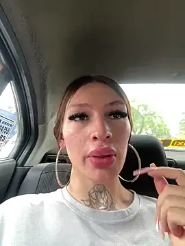 lizz lunna online show from April 23, 4:42 pm