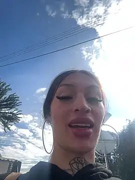 lizz lunna online show from April 24, 8:22 pm