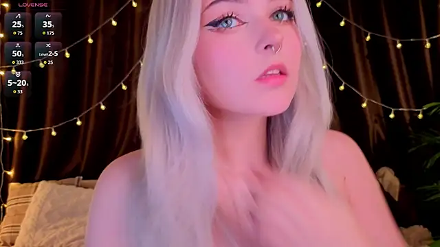 ShyniAlice online show from April 25, 4:48 am