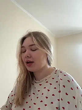 cutiejulie  online show from March 13, 12:06 pm