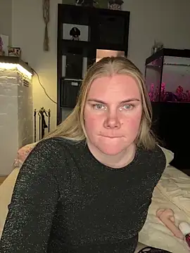 SexyBlondJoanna online show from February 2, 7:57 pm