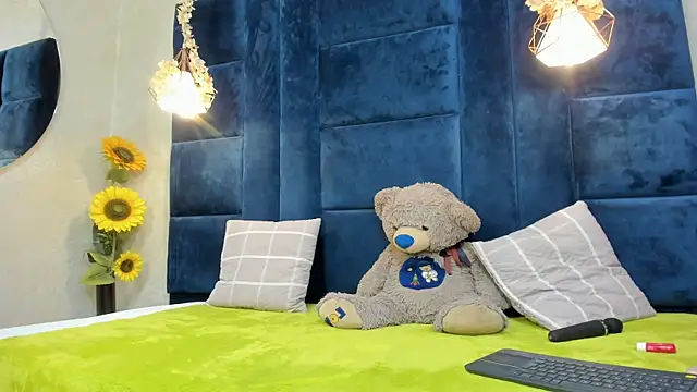 Laura Miller1 online show from April 14, 9:48 pm