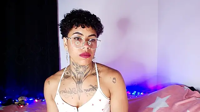 Canela Osada  online show from May 1, 3:10 am