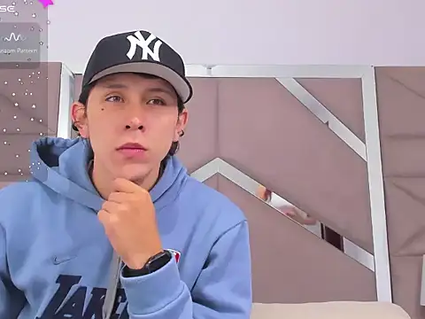 Fer And Tonny online show from January 10, 7:29 pm