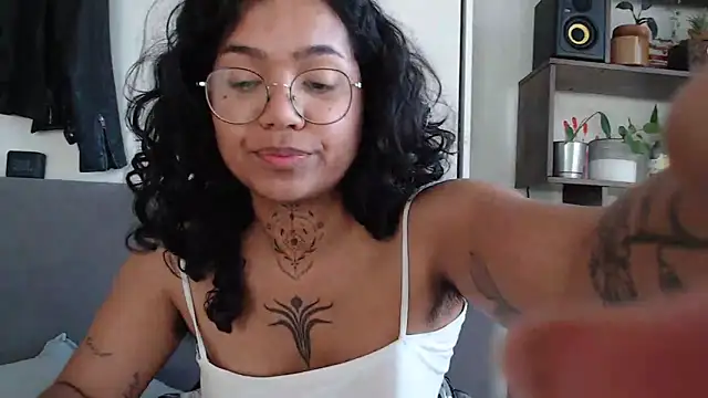 therealsun8 online show from April 27, 6:21 am