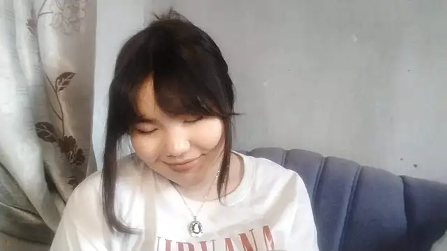 MollyAsian online show from March 3, 7:25 am