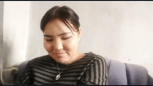 MollyAsian online show from February 17, 9:19 am