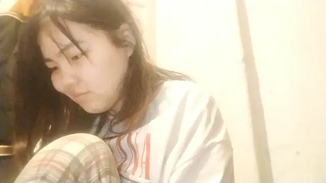 MollyAsian online show from March 5, 6:31 am