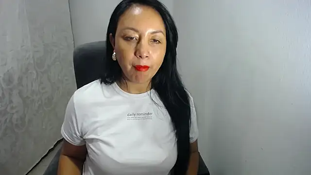 soyElena46 online show from April 25, 2:25 pm