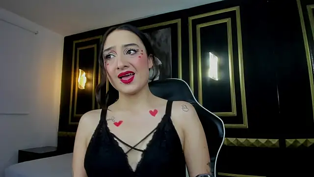 emma hiltonn  online show from February 15, 2:25 am