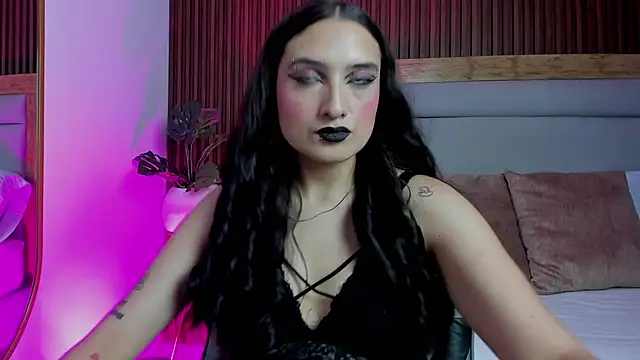 emma hiltonn  online show from April 28, 2:49 am