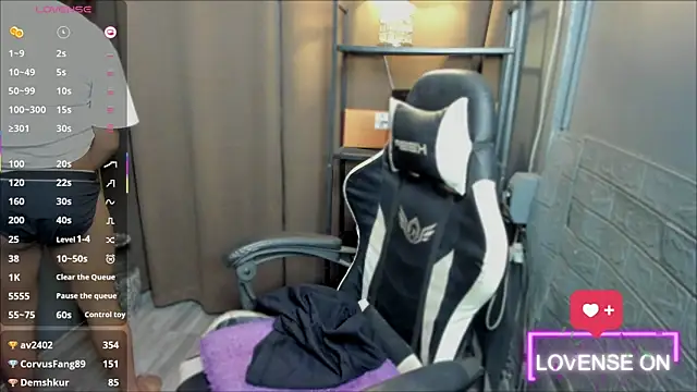 KrazzyElliot online show from March 3, 5:41 pm