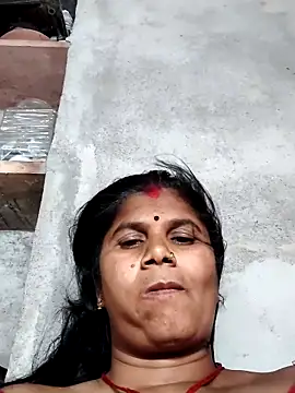 Hot di97 online show from April 24, 12:30 pm