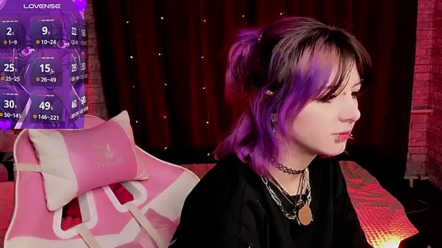 Ashley Veil online show from March 31, 9:15 pm