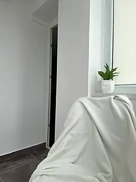 Missolevelvet online show from April 22, 4:42 am